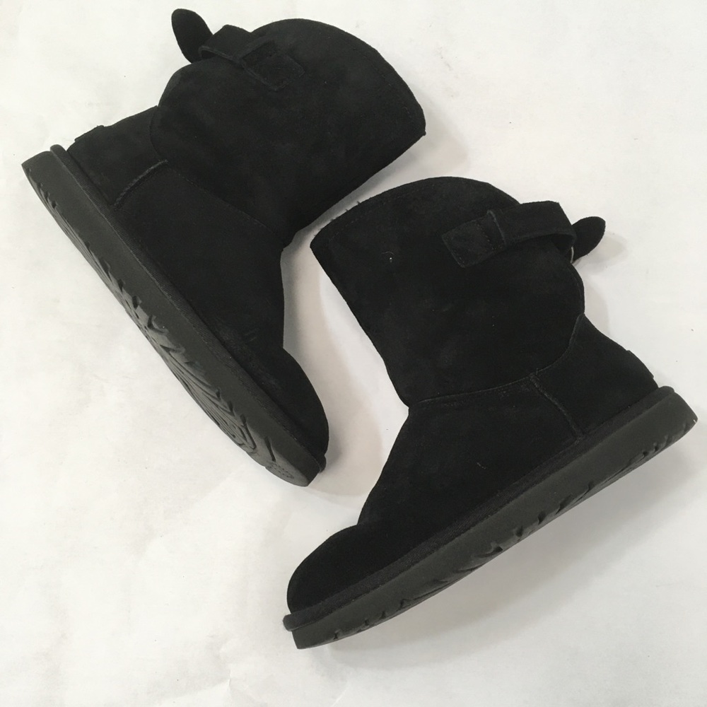 UGG REMORA BLACK SHORT BUCKLE FUZZY FLUFFY FURRY SOFT SLIP ON LUG SOLE BOOTS - Picture 4 of 8
